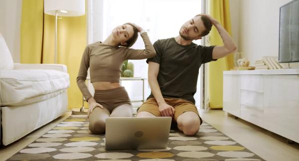 Фитнес дома: тренировка на проблемные места на полу (видео)