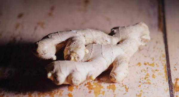 Маски, сыворотки и масла: секреты роскошных волос из разных стран (рецепты)